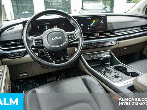 Used 2025 Kia Carnival FWD image 28