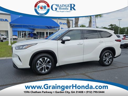 Used 2020 Toyota Highlander XLE FWD image 1