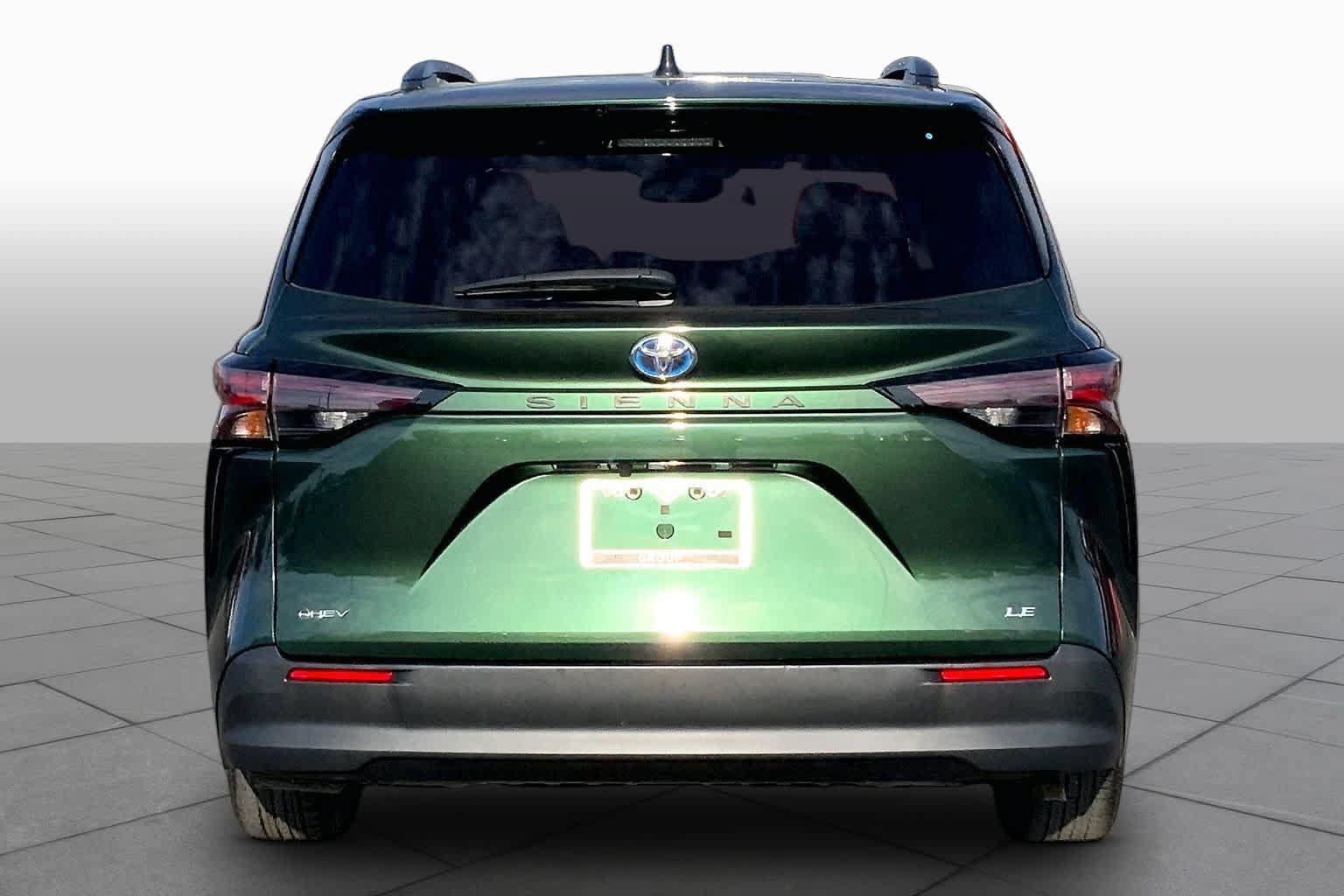 Certified 2025 Toyota Sienna LE w/ LE Plus Package FWD image 5