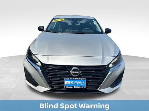 Used 2025 Nissan Altima 2.5 SV FWD image 11