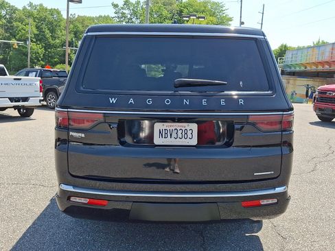 Used 2024 Jeep Wagoneer L Series III w/ Flexible Seating Group AWD/4WD image 5