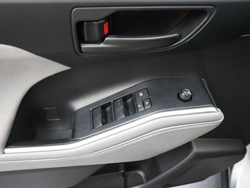 Used 2022 Toyota Highlander LE image 18