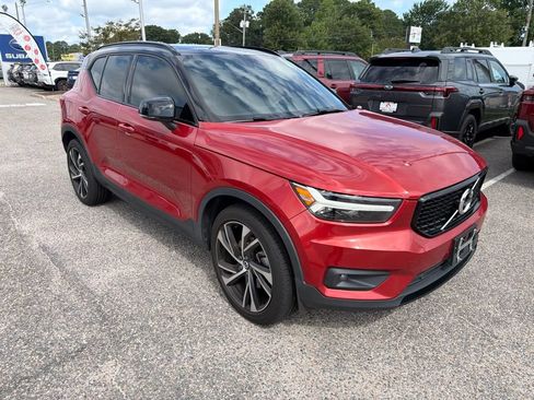 Used 2021 Volvo XC40 T4 R-Design w/ Climate Package FWD image 5