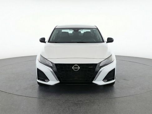 Used 2025 Nissan Altima 2.5 SV FWD image 2