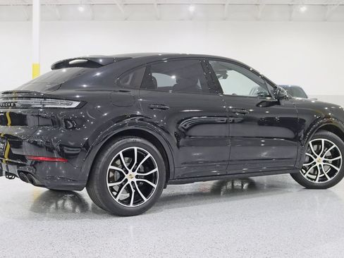 Used 2024 Porsche Cayenne Coupe AWD/4WD image 9