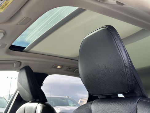 Used 2025 Volvo XC60 B5 Plus image 9