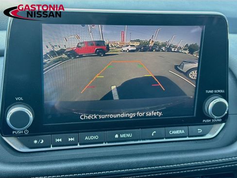 Used 2025 Nissan Rogue SV FWD image 17