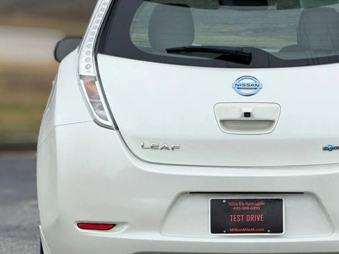 Used 2015 Nissan Leaf SV image 11