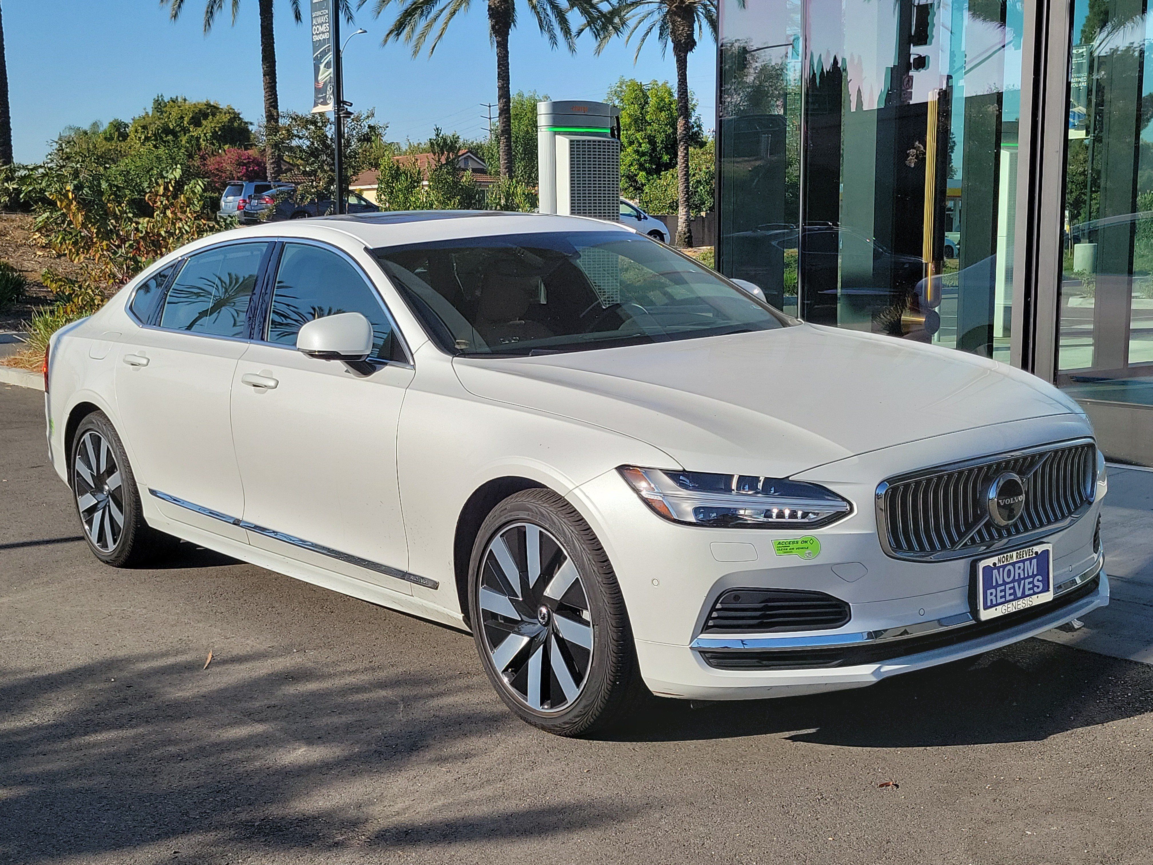 Used 2023 Volvo S90 T8 Ultimate AWD/4WD image 3