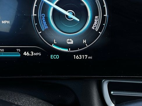 Used 2025 Hyundai Elantra Limited image 43