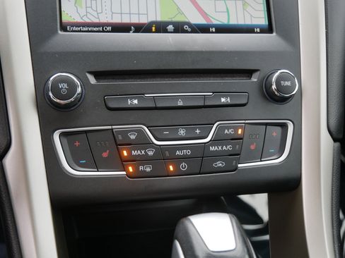 Used 2016 Ford Fusion SE w/ Equipment Group 202A image 23