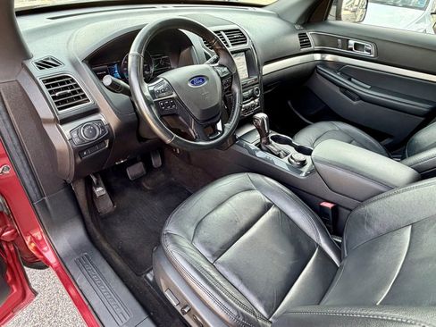 Used 2018 Ford Explorer XLT w/ Equipment Group 202A image 22