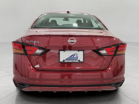 Used 2025 Nissan Altima 2.5 SV FWD image 24