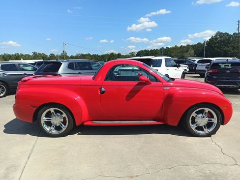 Used 2004 Chevrolet SSR w/ Preferred Equipment Group image 2