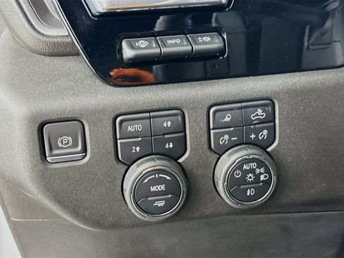 Used 2023 Chevrolet Silverado 1500 High Country w/ High Country Premium Package AWD/4WD image 11