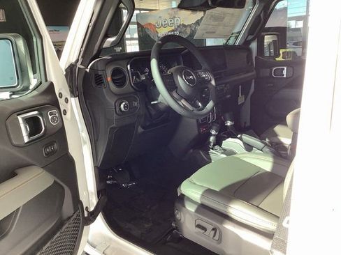 New 2026 Jeep Gladiator Mojave image 6