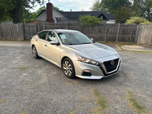 Used 2020 Nissan Altima 2.5 S FWD image 8