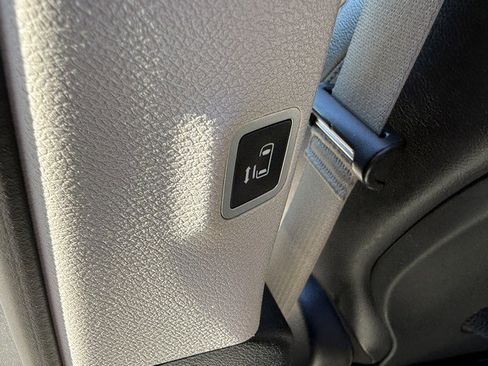 Used 2017 Chrysler Pacifica Touring-L FWD image 15