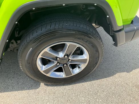 Used 2021 Jeep Wrangler Unlimited Sahara AWD/4WD image 19