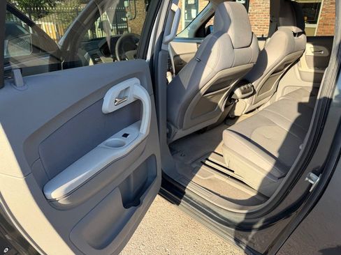 Used 2011 Chevrolet Traverse LS FWD image 12