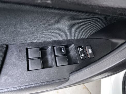 Used 2018 Toyota Corolla LE FWD image 11