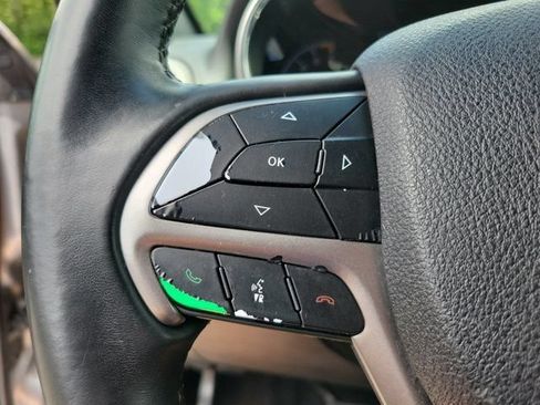 Used 2018 Jeep Grand Cherokee Laredo RWD image 21