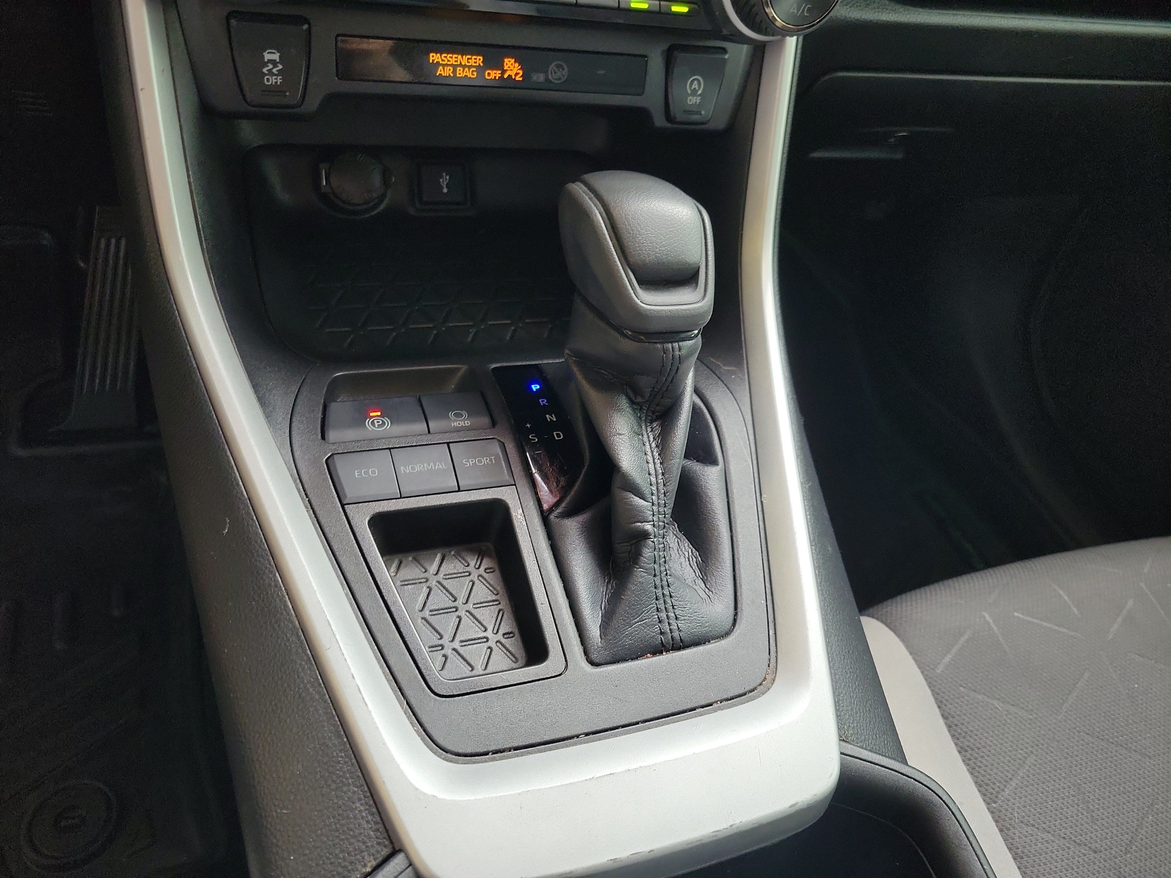 Used 2022 Toyota RAV4 XLE w/ Convenience Package FWD image 23