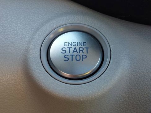 Used 2025 Hyundai Venue SEL FWD image 26