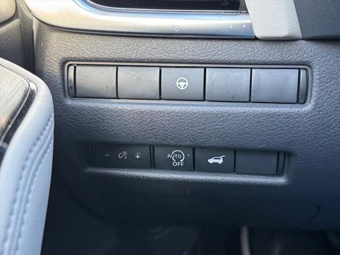 Used 2023 Nissan Rogue SL w/ SL Premium Package image 18