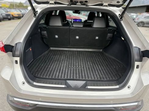 Used 2024 Toyota Venza XLE image 16