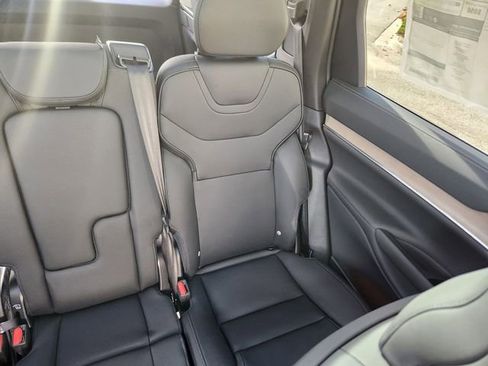 New 2025 Volvo EX90 Plus image 16