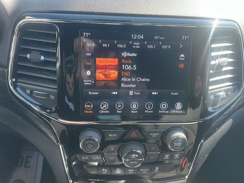 Used 2020 Jeep Grand Cherokee Laredo w/ 18" Wheel & 8.4" Radio Group image 16