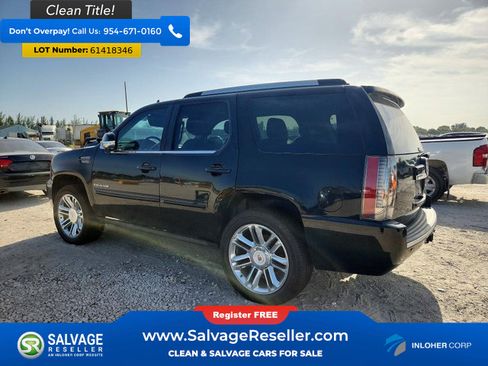 Used 2013 Cadillac Escalade Premium RWD image 3