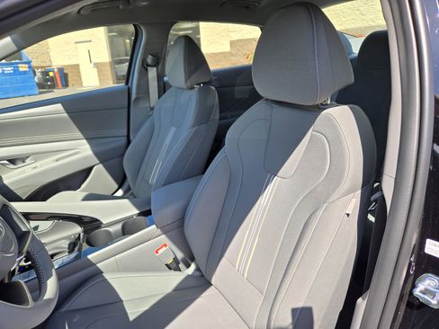 New 2025 Hyundai Elantra SEL image 16