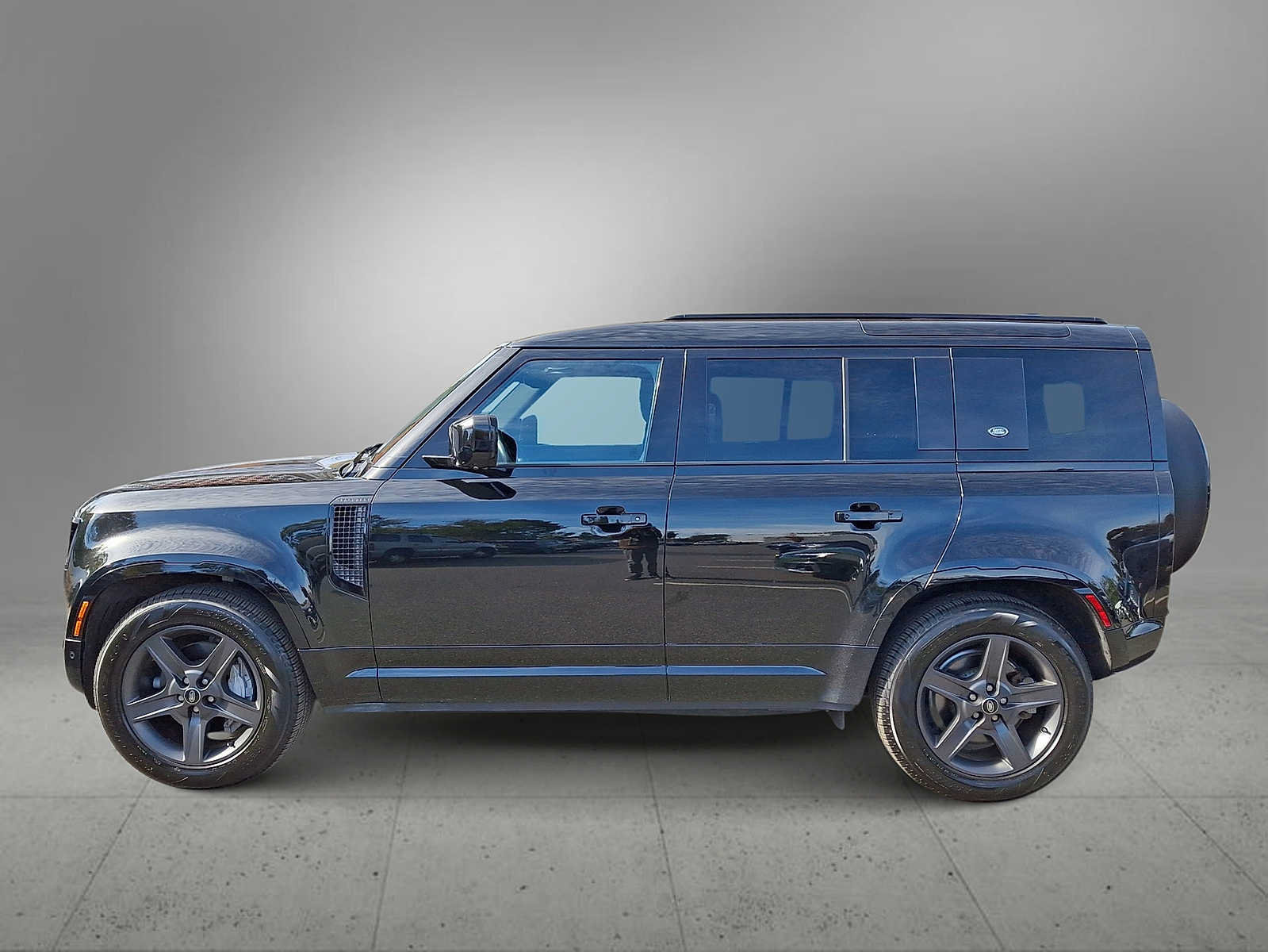 Used 2023 Land Rover Defender 110 X-Dynamic SE AWD/4WD image 5