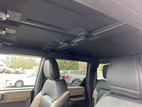 Used 2022 Ford Bronco Wildtrak image 16