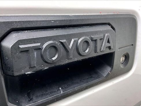 Used 2022 Toyota Tacoma SR5 image 8