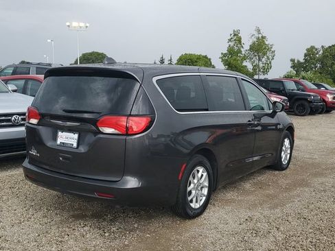 Used 2020 Chrysler Voyager LX FWD image 4