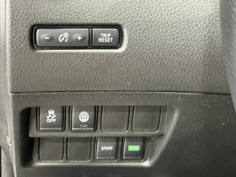 Used 2021 Nissan Rogue Sport S image 15