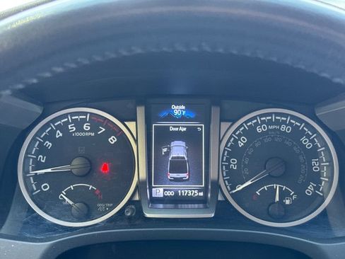 Used 2021 Toyota Tacoma SR5 AWD/4WD image 16