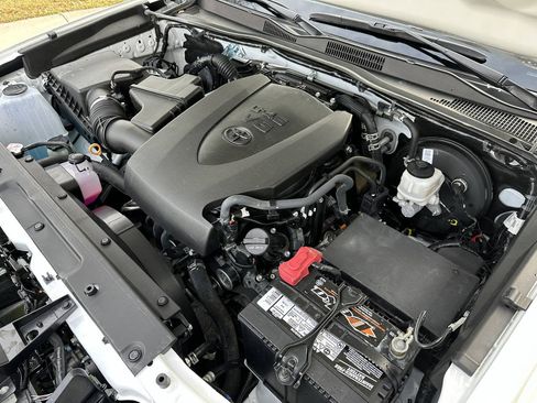 Used 2022 Toyota Tacoma SR AWD/4WD image 16