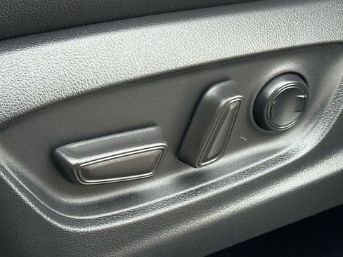 Certified 2025 Toyota Corolla Cross XLE image 27