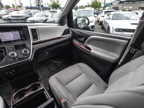 Used 2020 Toyota Sienna Limited AWD/4WD image 24