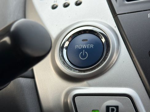 Used 2014 Toyota Prius V Three FWD image 19