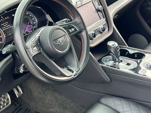 Used 2017 Bentley Bentayga AWD/4WD image 16