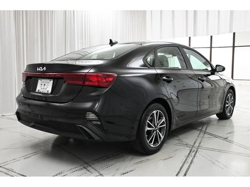 Used 2023 Kia Forte LXS FWD image 7