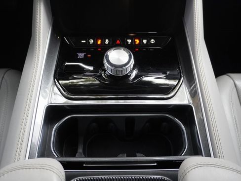 Used 2023 Jeep Wagoneer 4WD w/ Premium Group I image 18