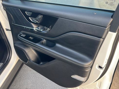 Used 2021 Lincoln Corsair AWD w/ Premium Package image 15