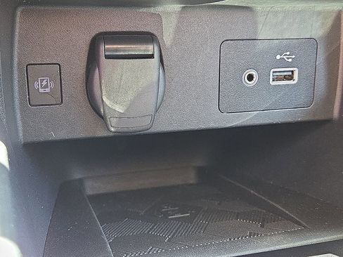 Used 2025 Nissan Versa SV FWD image 25