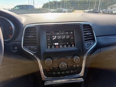 Used 2021 Jeep Grand Cherokee Laredo RWD image 12